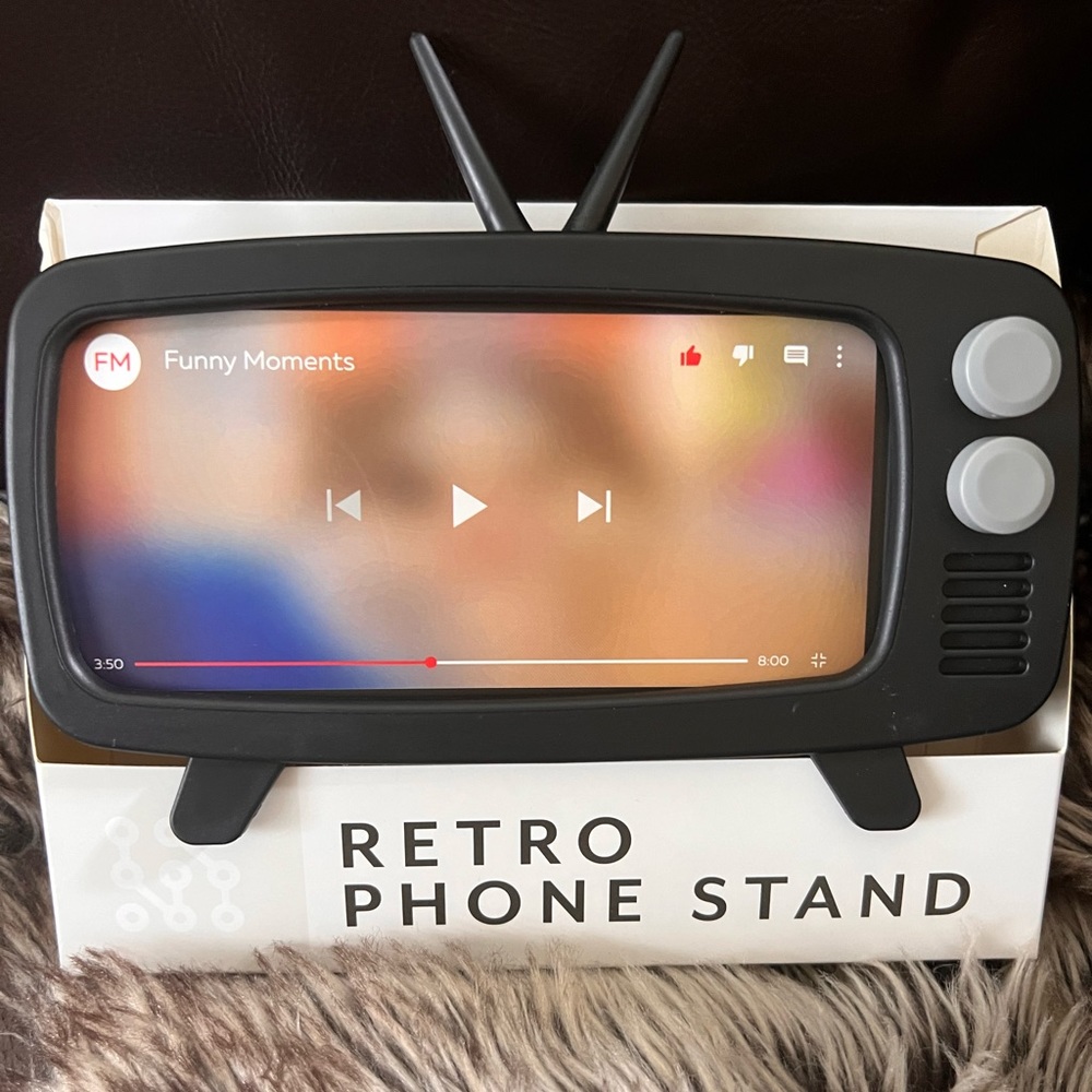 Target Retro TV Cell Phone Stand